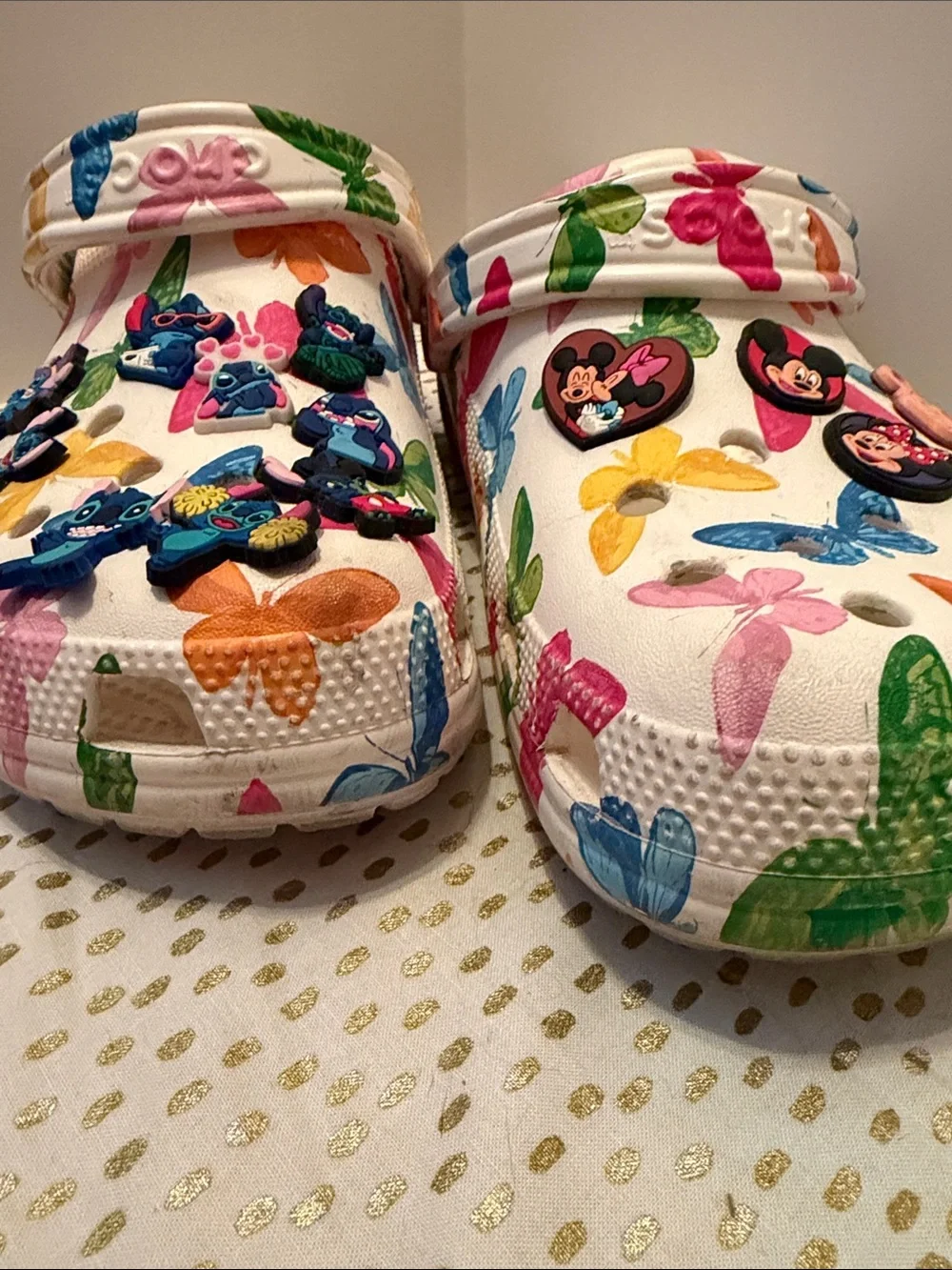 Crocs Classic Clog - Butterfly design (Jibbitz included)